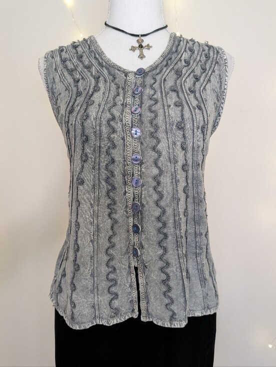 Papa Vancouver Tops - VTG Embroidered Gray Button-Front Top With Tie Waist